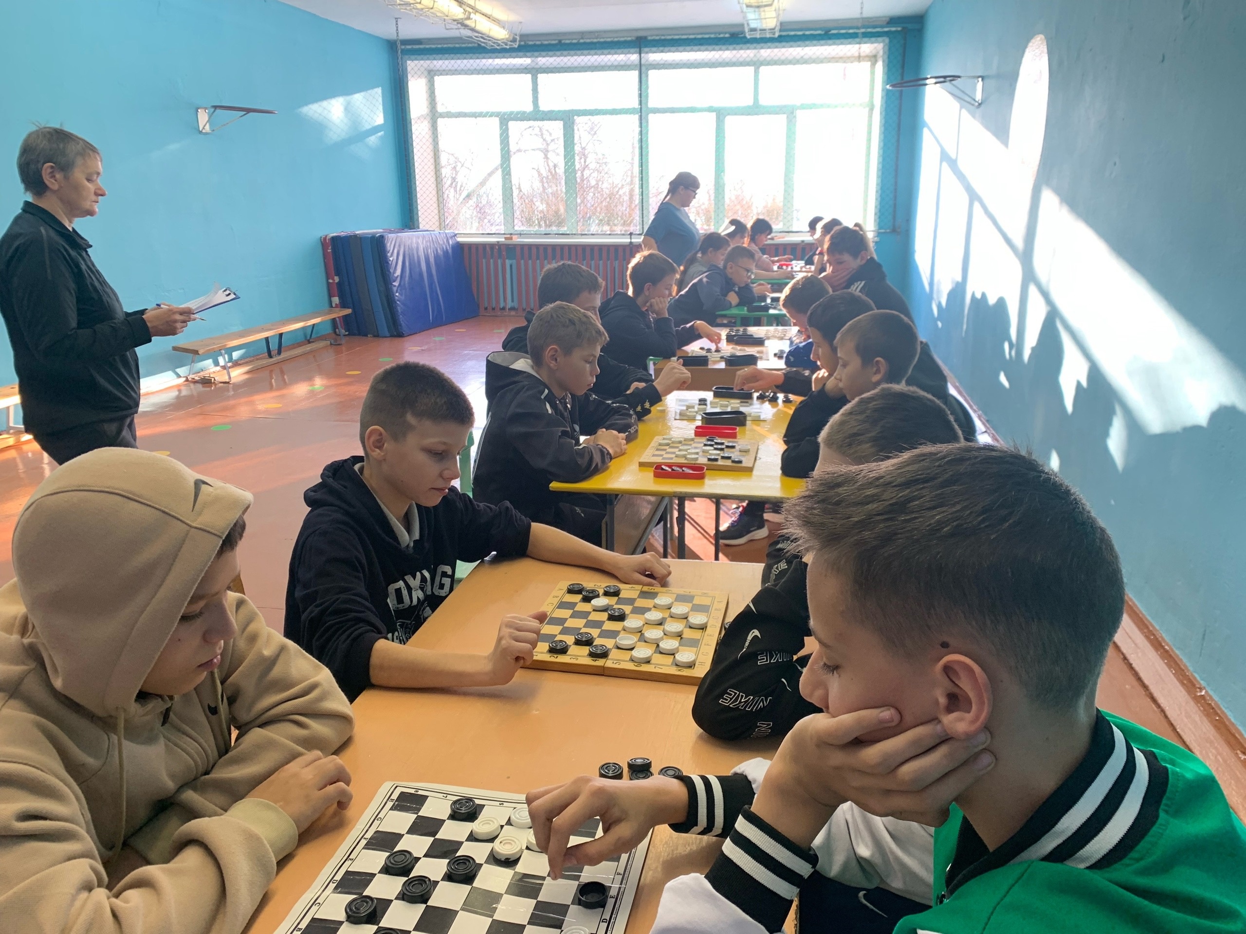 11 ноября на базе МБОУ «Тасеевской СОШ N1” прошел «Отборочный шашечный турнир», организованный СШ «Искра»..