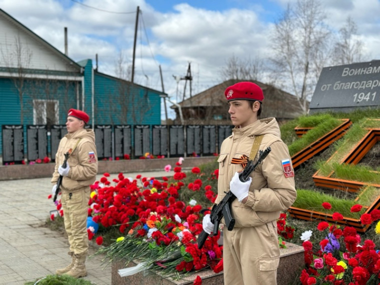 9 мая юнармейцы нашей школы приняли участие в традиционной Всероссийской акции – «Вахта памяти»..