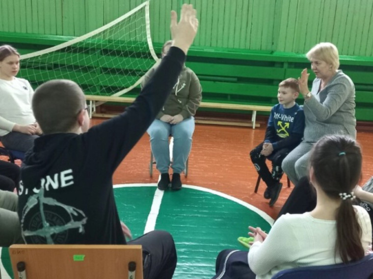 Дорогой дружбы.