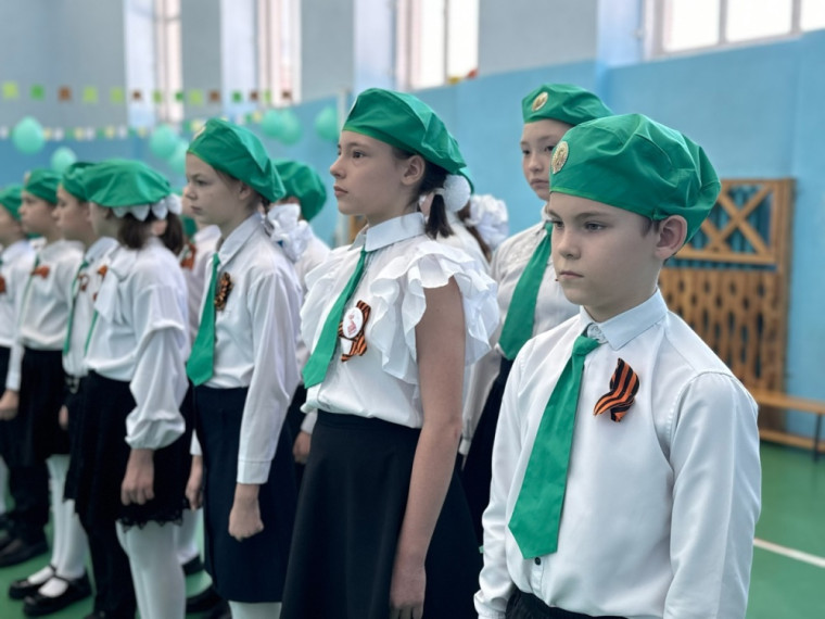 Смотр строя и песни – одна из добрых традиций школы.