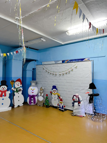 Парад снеговиков школы.